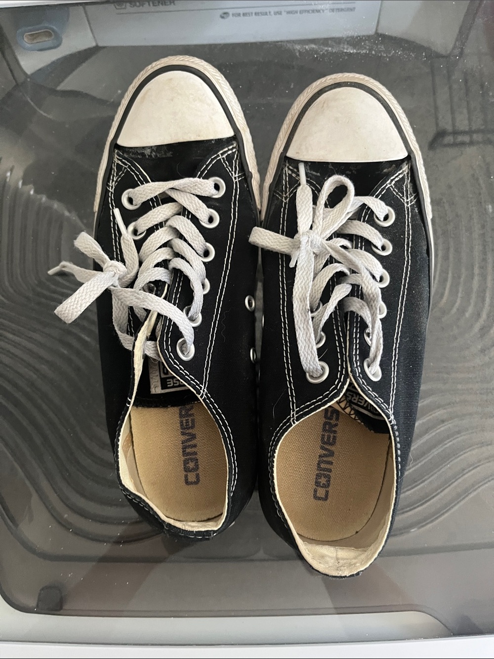 *READ* Women’s Converse Black and White Low-Top Canvas Sneakers